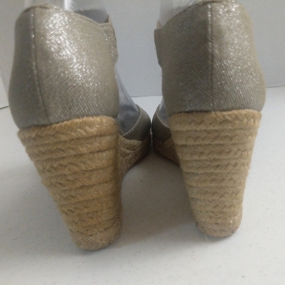 Adrienne Vittadini Gold Metallic Wedge 4" Heel Chris's Cross ShoeJute Heel 7.5 - Picture 12 of 14